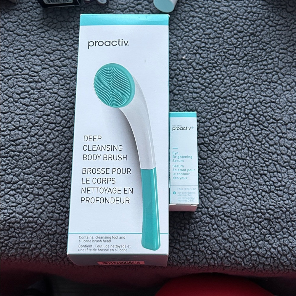 Proactiv Cleansing Brush in White and Teal